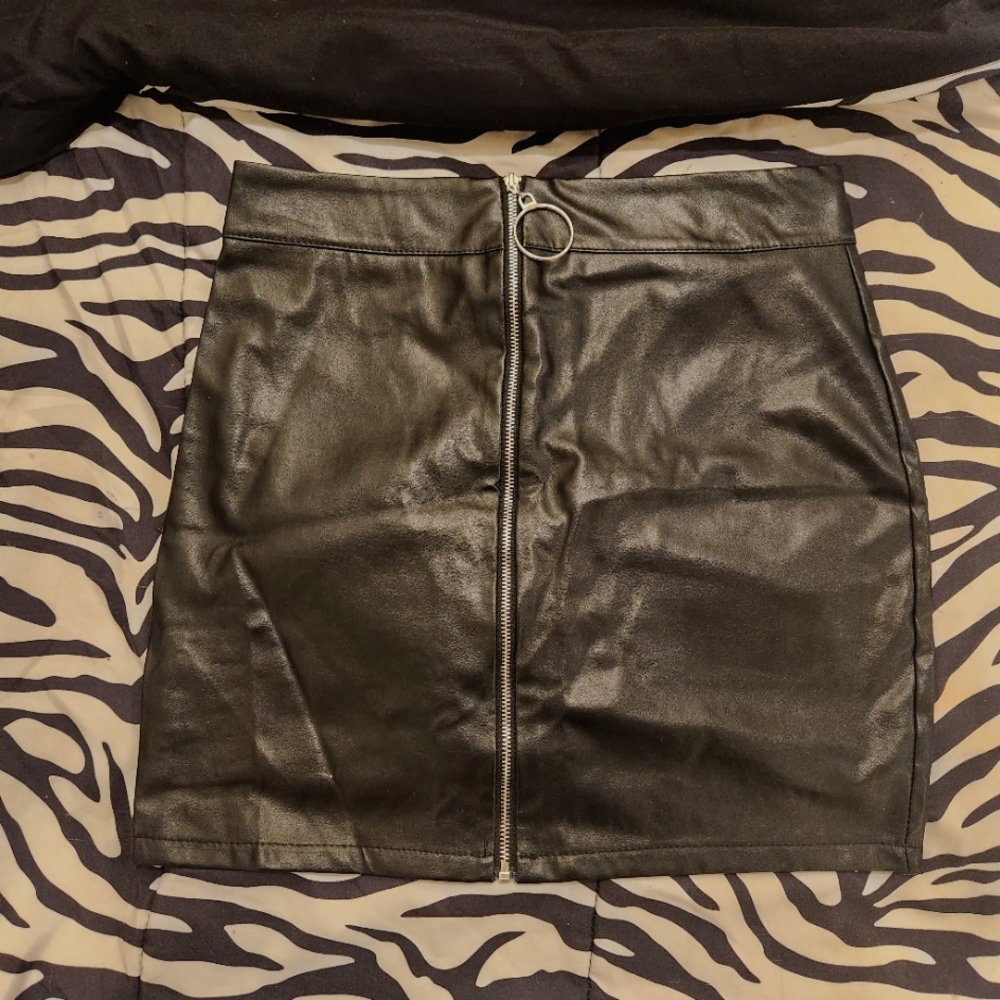 BLACK FAUX LEATHER M MINI SKIRT